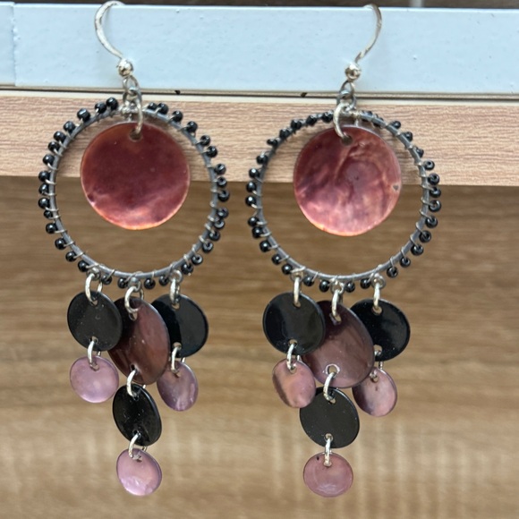 Deep Pink & Black Mussel Shell Cluster Earrings - Picture 1 of 6